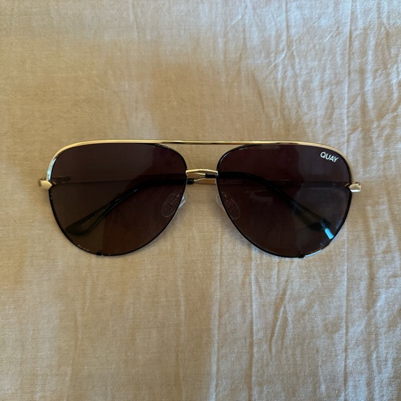 Quay Sunglasses - Picture 2 of 3